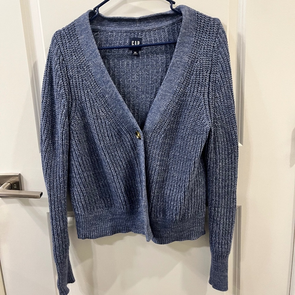 GAP blue sweater